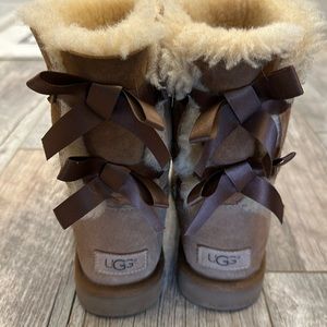 Ugg sz 7 bow boots